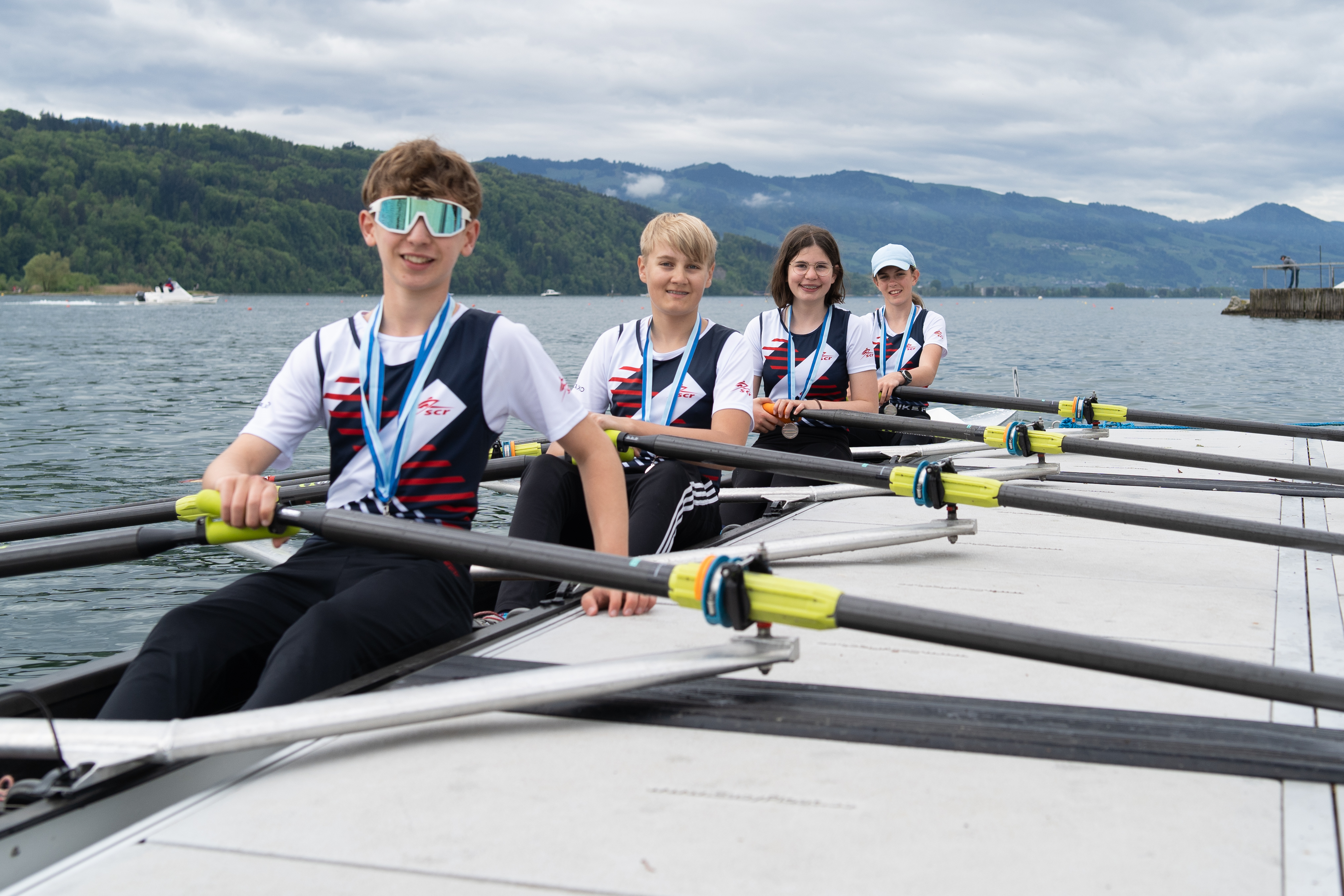 Neue U15-Richterswiler Rudernde bestehen Feuertaufe in Schmerikon